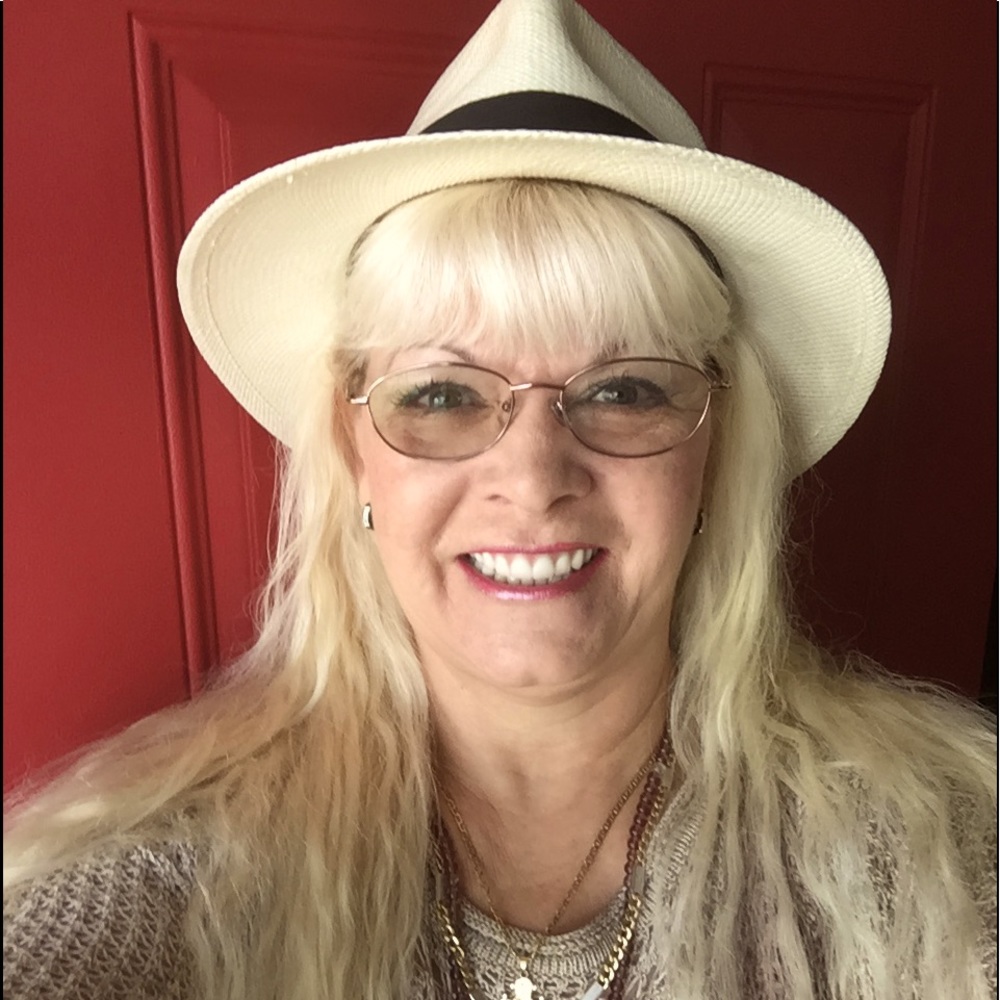 Meet your Posher, Rita